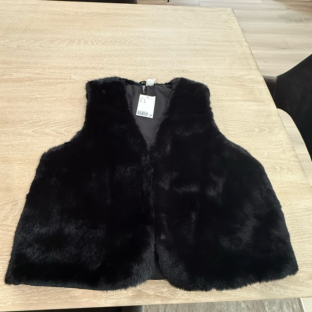 H&M Black Faux Fur Vest